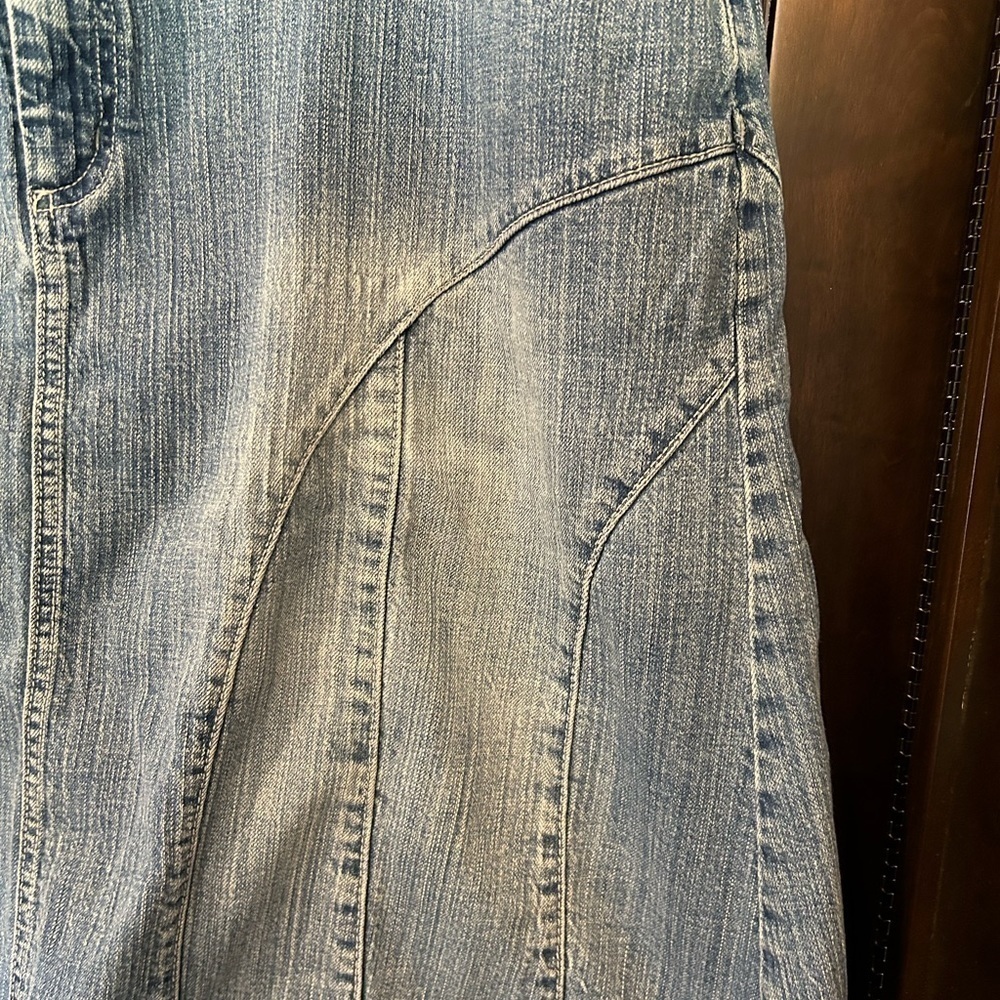 B Street. Denim skirt size 20w. Faded. Distressed and jeweled pockets - Picture 2 of 10